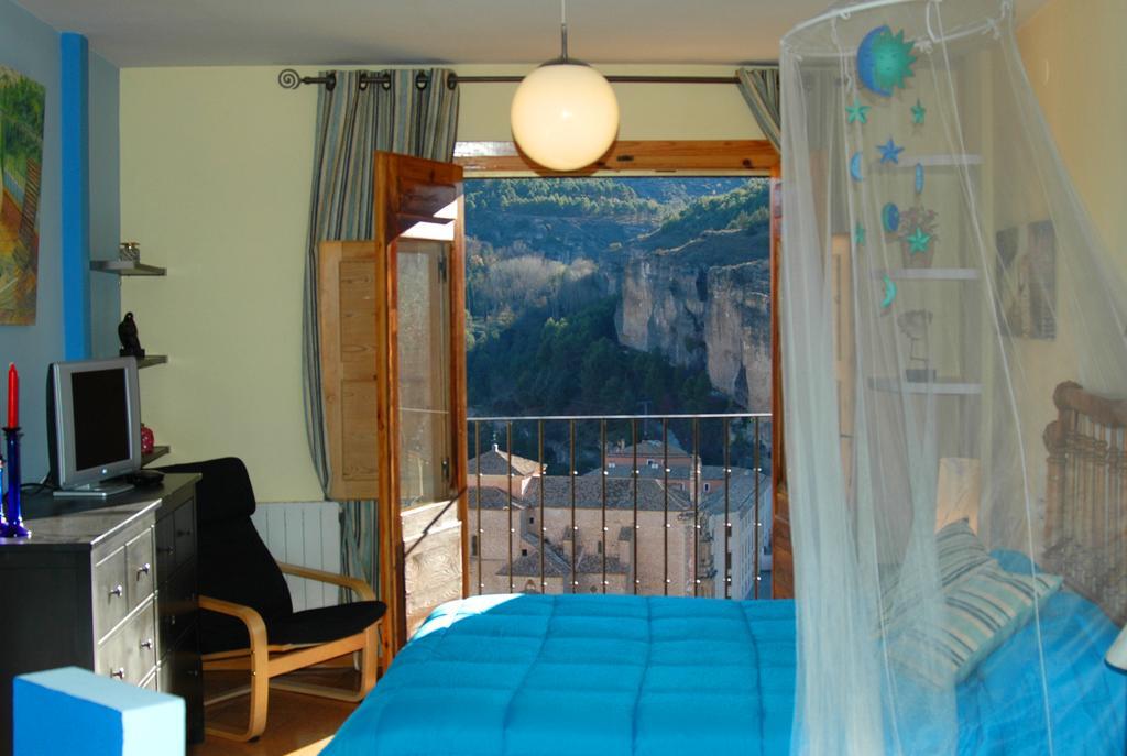 2 Balcones A La Hoz Apartment Cuenca  Bilik gambar